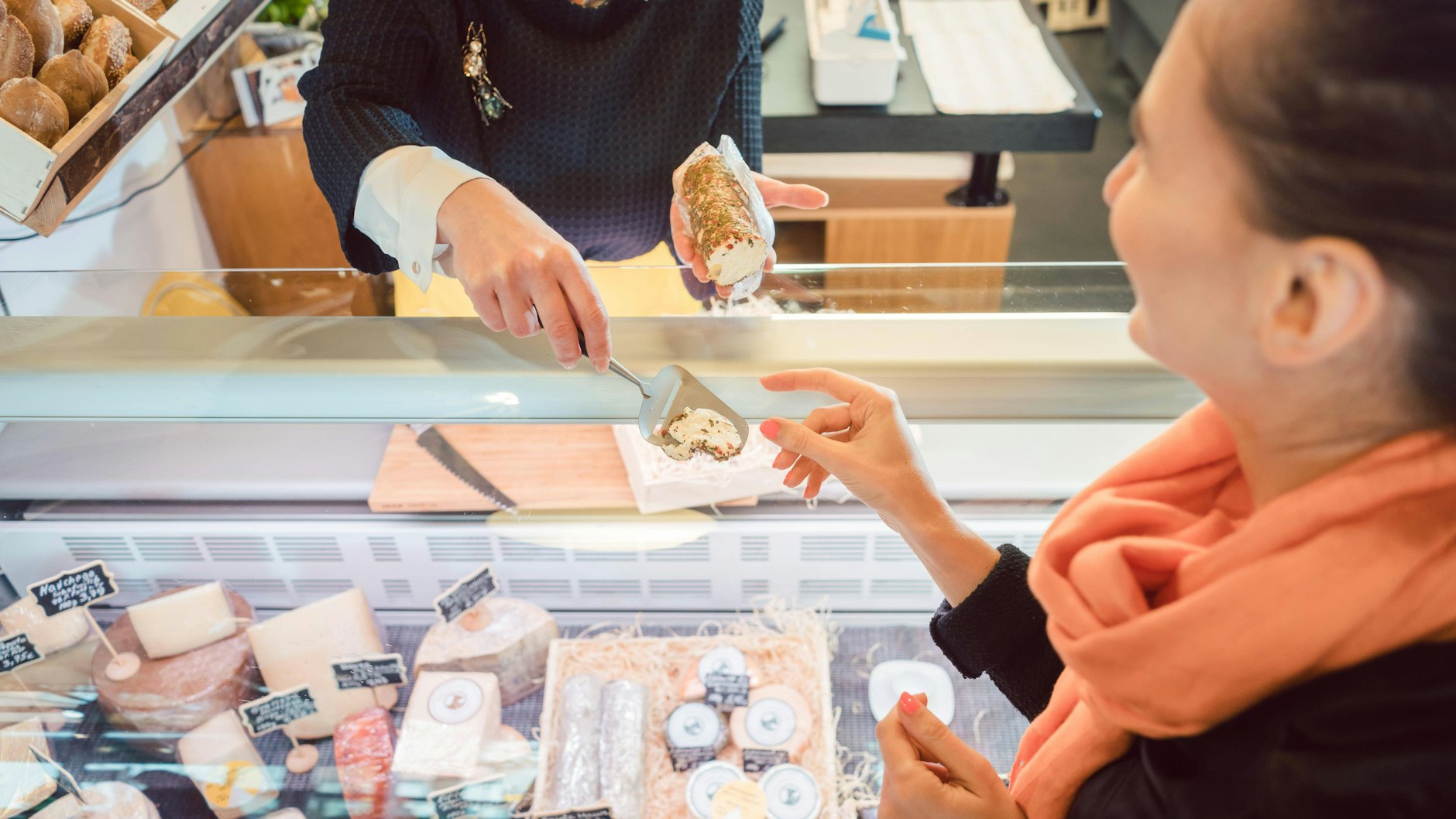 Ab Mittwoch gilt eine zweimal wöchentliche Testpflicht für jeden, der direkten Kundenkontakt hat.