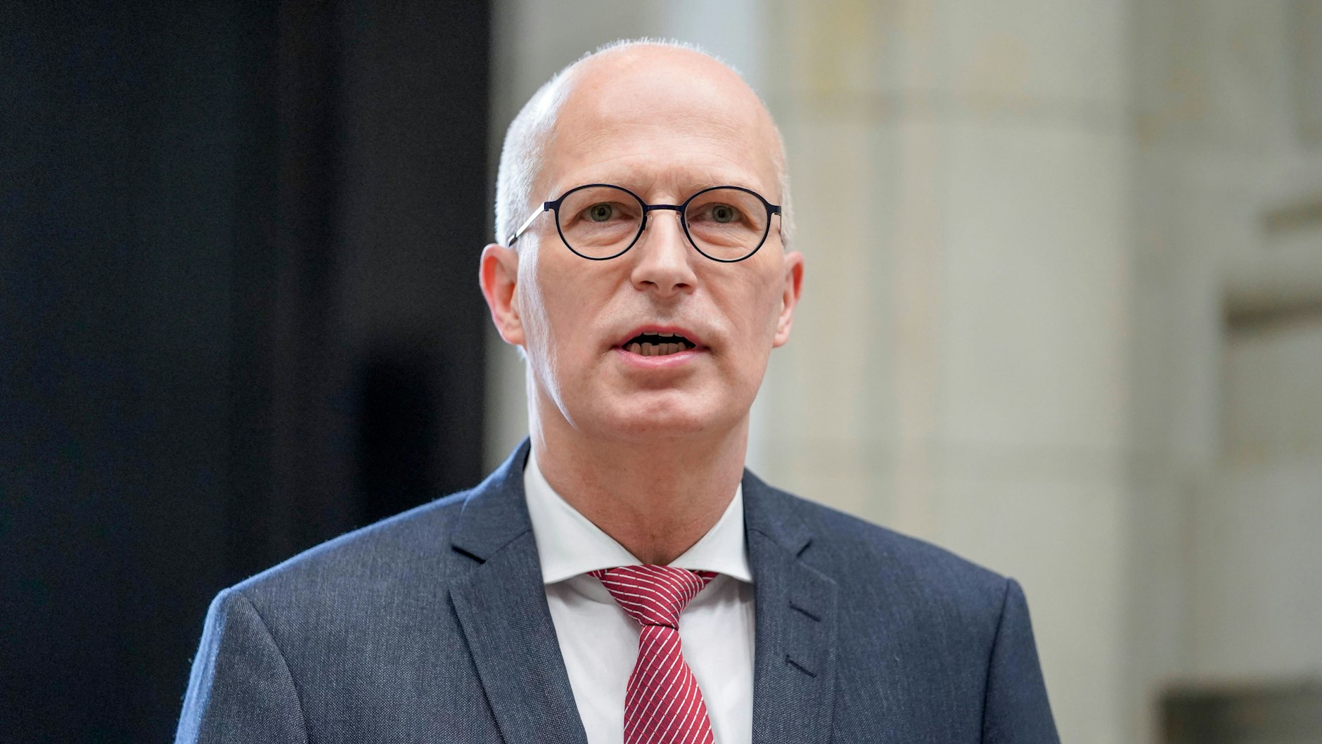 Auch der Sozialdemokrat Peter Tschentscher, Erster Bürgermeister von Hamburg, hat sich in Isolation begeben.