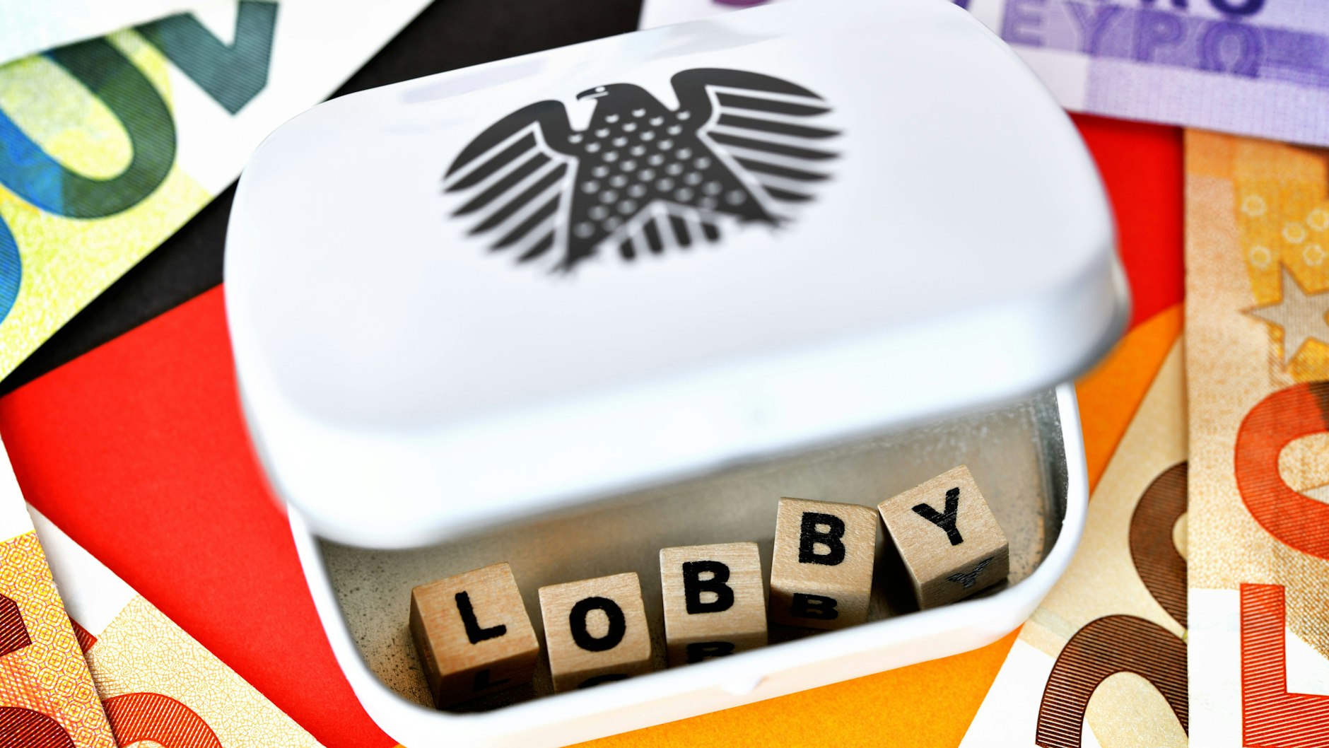 Welche Firmen beim Bundestag und der Regierung ein- und ausgehen, ist derzeit weitgehend unbekannt. Ein Register soll mehr Transparenz bringen.