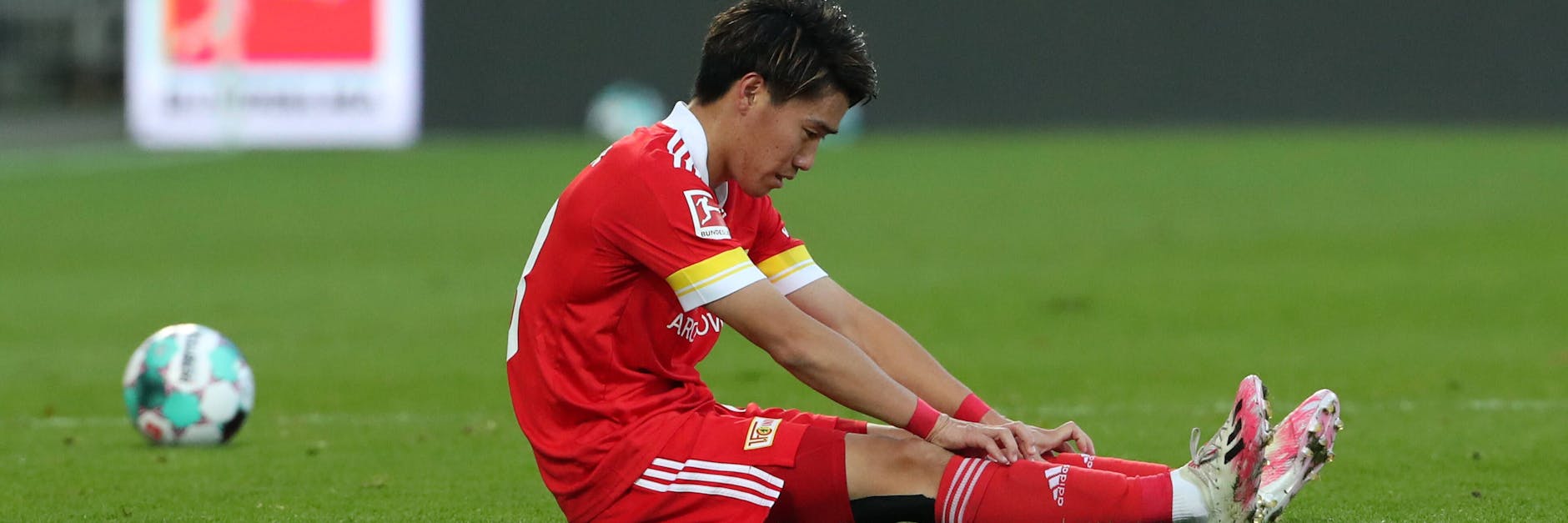 Keita am Boden: Bei seinem Startelfdebüt für die Eisernen verletzte sich Endo nach 20 Minuten.