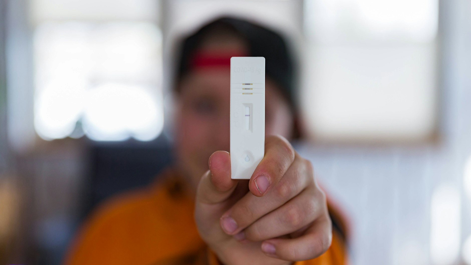 Auch in Berlin sollen sich Schüler selber testen – aber nicht in der Schule, sondern zu Hause.