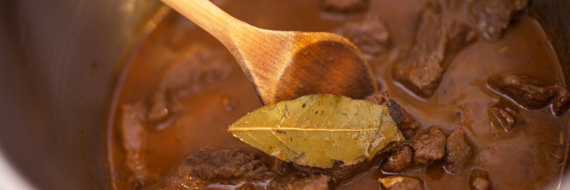 Gulasch ist ein deftiges Essen und wird vergleichsweise langsam verdaut. 