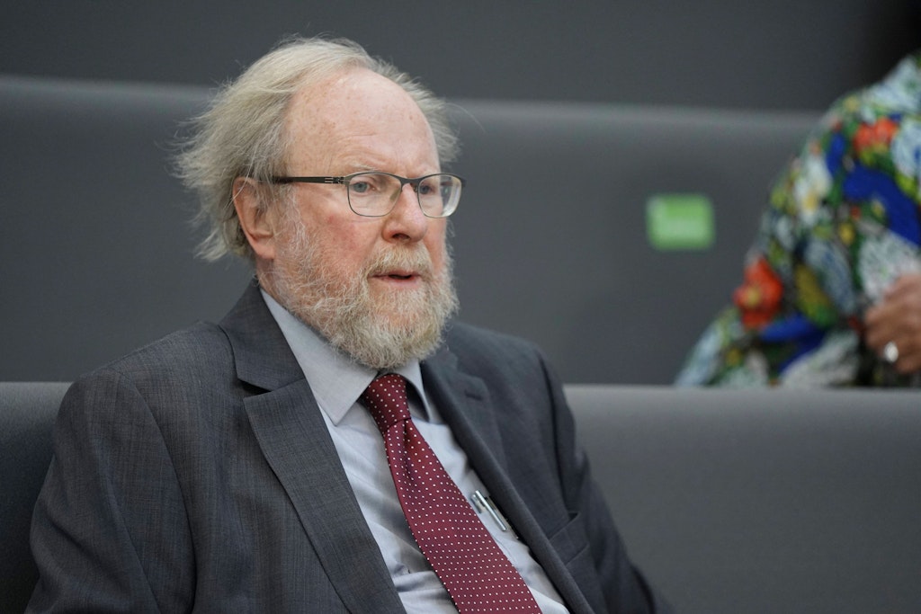 Thierse, kimlik siyasetine yaptığı tartışmalı katkının ardından partiden ayrılmayı teklif etti