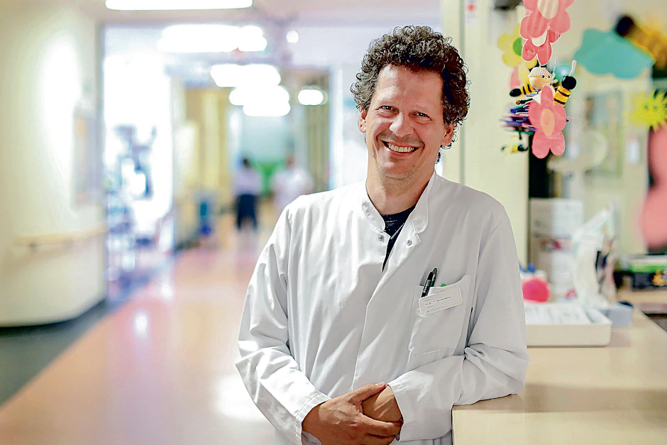 Dr.&nbsp; Patrick Hundsdörfer ermuntert alle Eltern, auch bei unklaren Symptomen zum Arzt zu gehen.