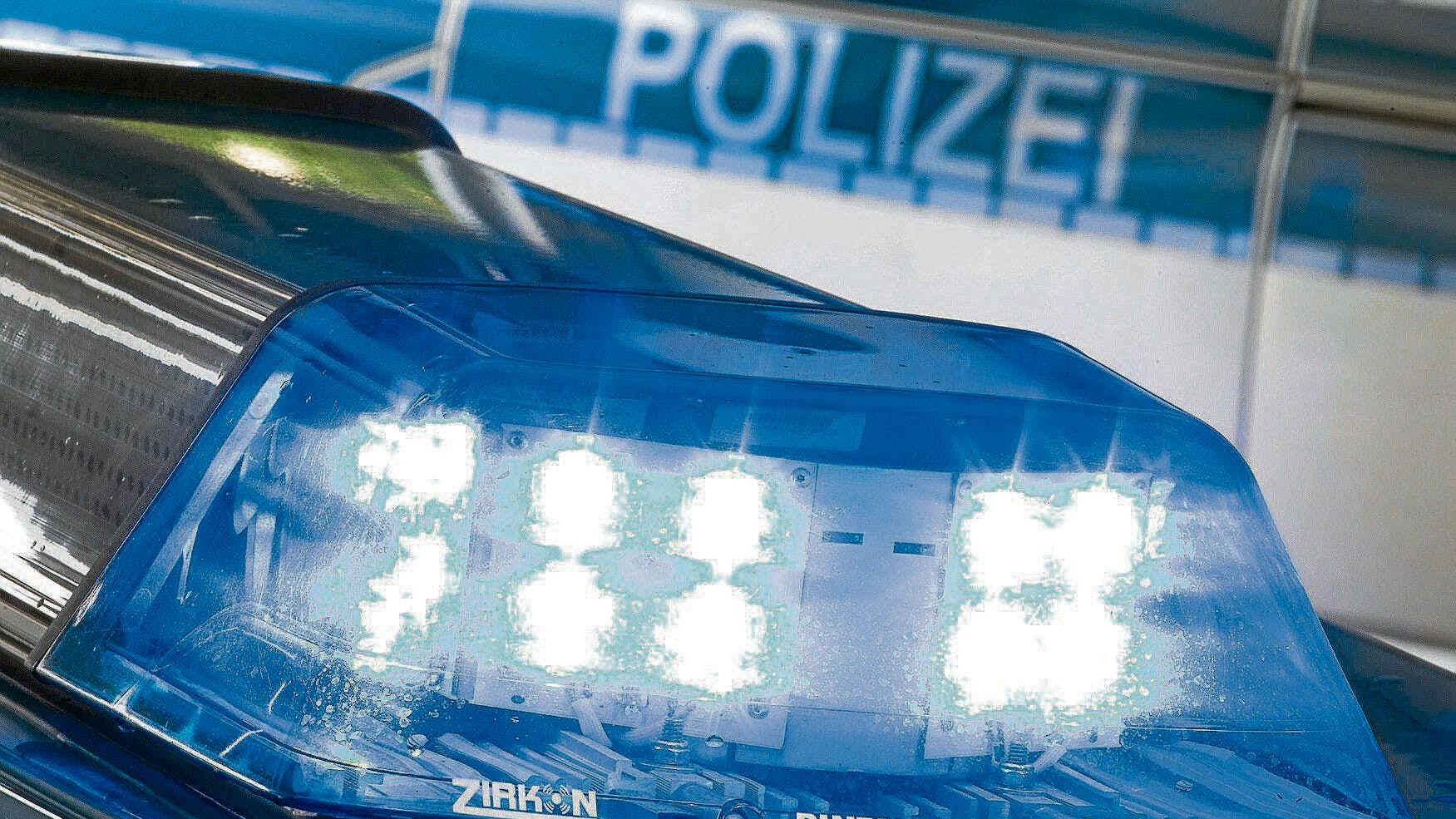Blaulicht auf einem Einsatzwagen der Polizei (Symbolbild).