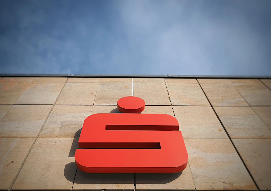 Die Berliner Sparkasse betreibt 80 Privatkunden-Filialen und 600 Geldautomaten in der Stadt.
