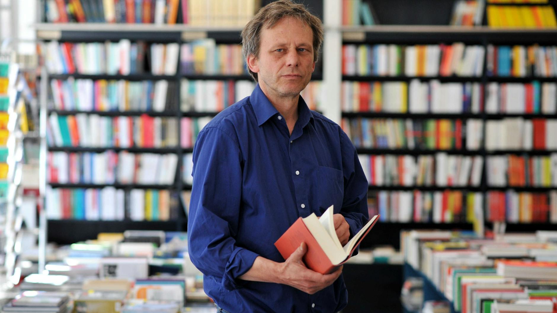Blickt in eine unsichere Zukunft: Thorsten Willenbrock, Mit-Inhaber des Buchladens Kisch & Co aus der Kreuzberger Oranienstraße.<br>