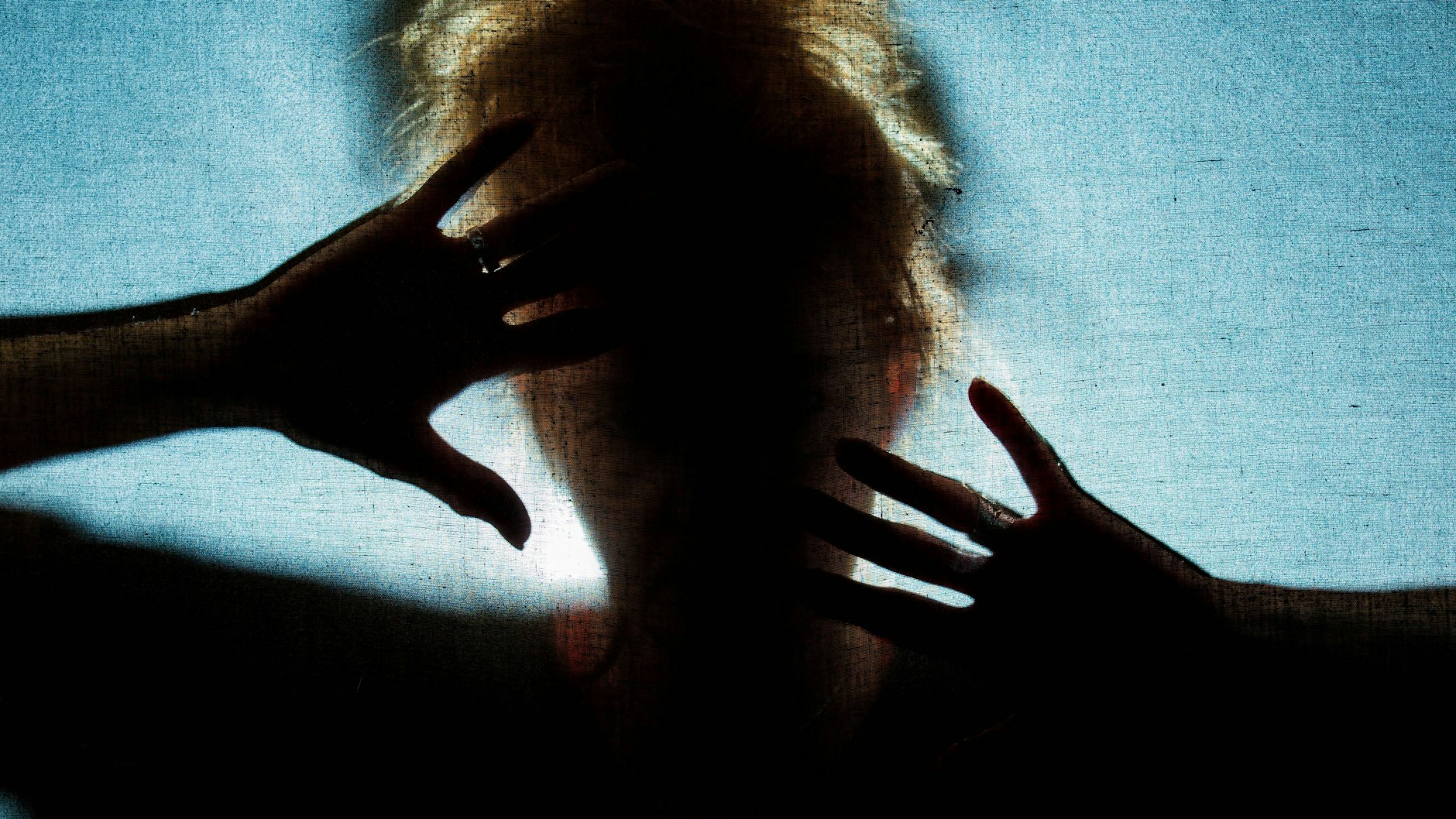 Hunderte Frauen berichteten in den sozialen Medien unter #textmewhenyougethome, zu Deutsch „Schreib, wenn du zu Hause angekommen bist“, von ihrer Angst, alleine unterwegs zu sein.