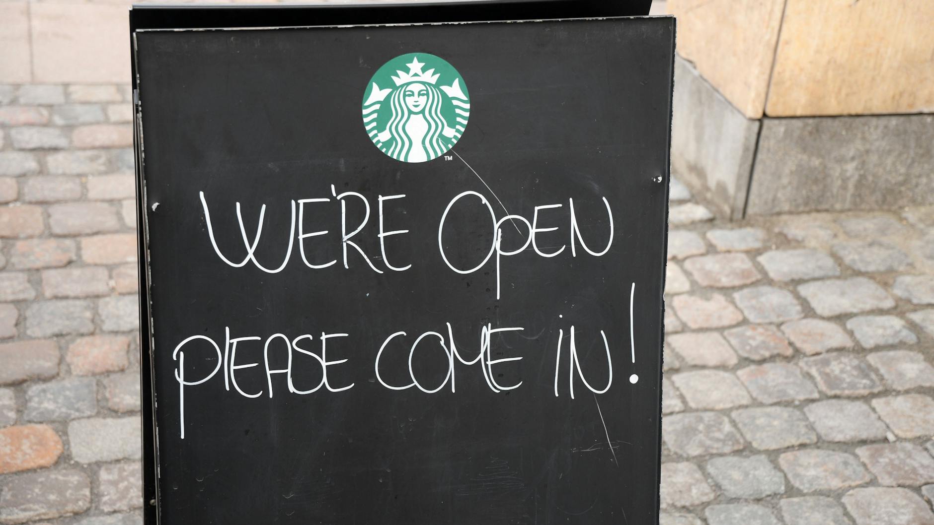 Bei niedrigen Corona-Fallzahlen könnten ab Juni größere Öffnungsschritte möglich sein.