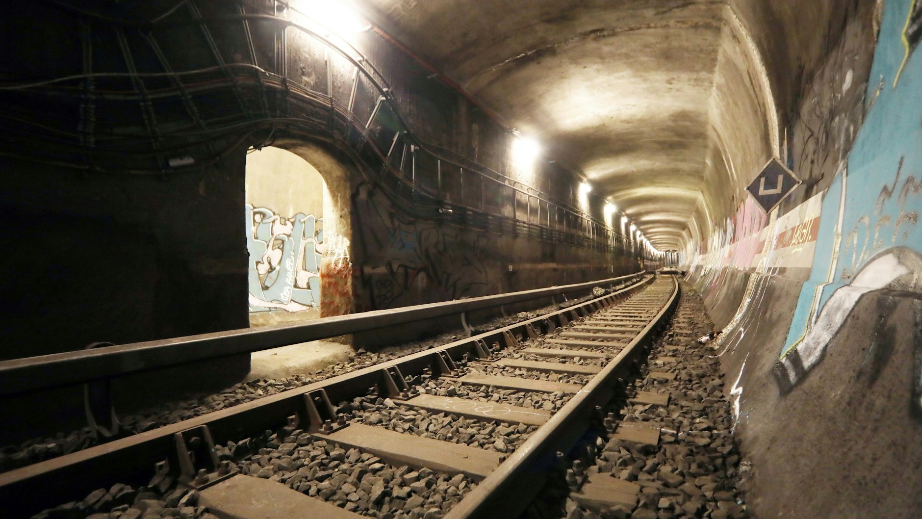 Ortstermin unter der Spree: Der stille U-Bahn-Tunnel wird endlich saniert