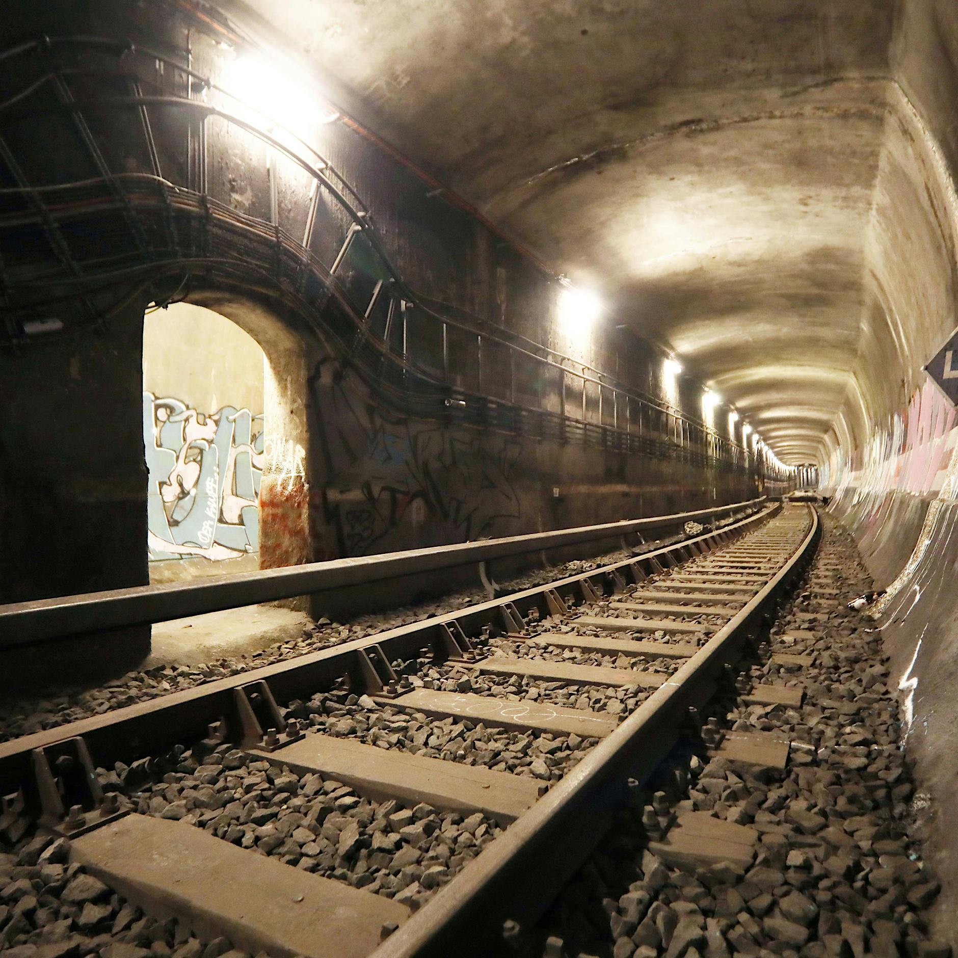 Ortstermin unter der Spree: Der stille U-Bahn-Tunnel wird endlich saniert