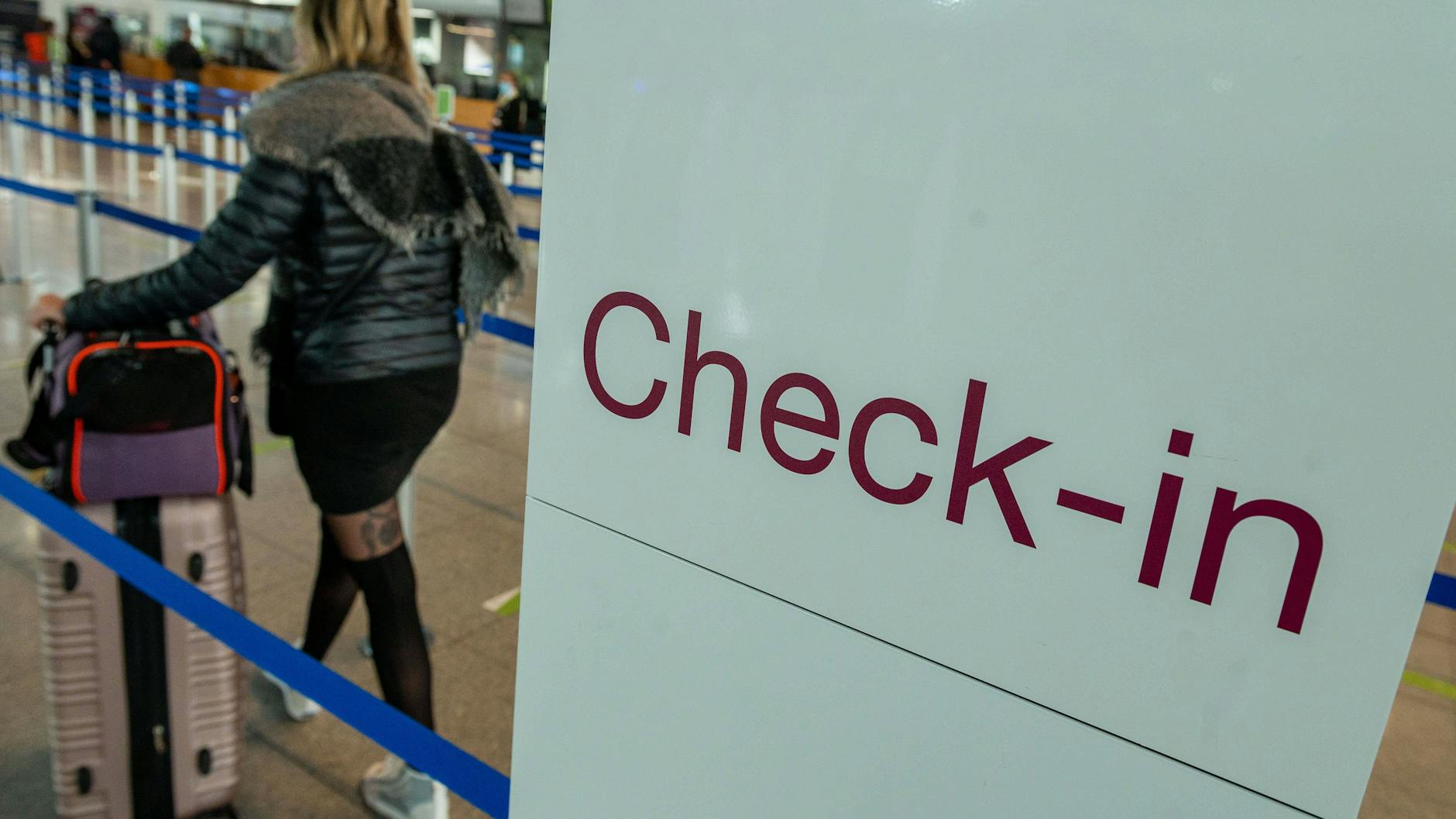 Hi! Can I see your passport and test results?