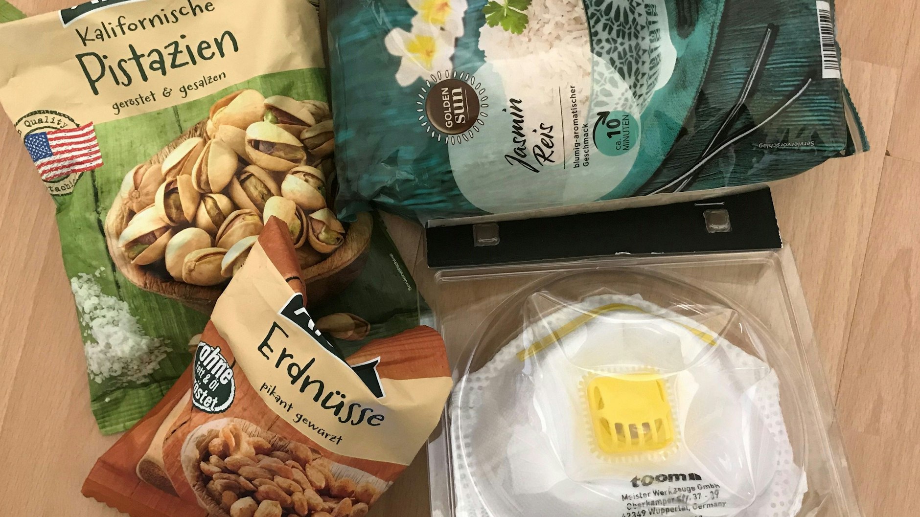 Wer wusste im Frühjahr 2020 schon, dass das Ding unten rechts eine FFP1-Maske ist.