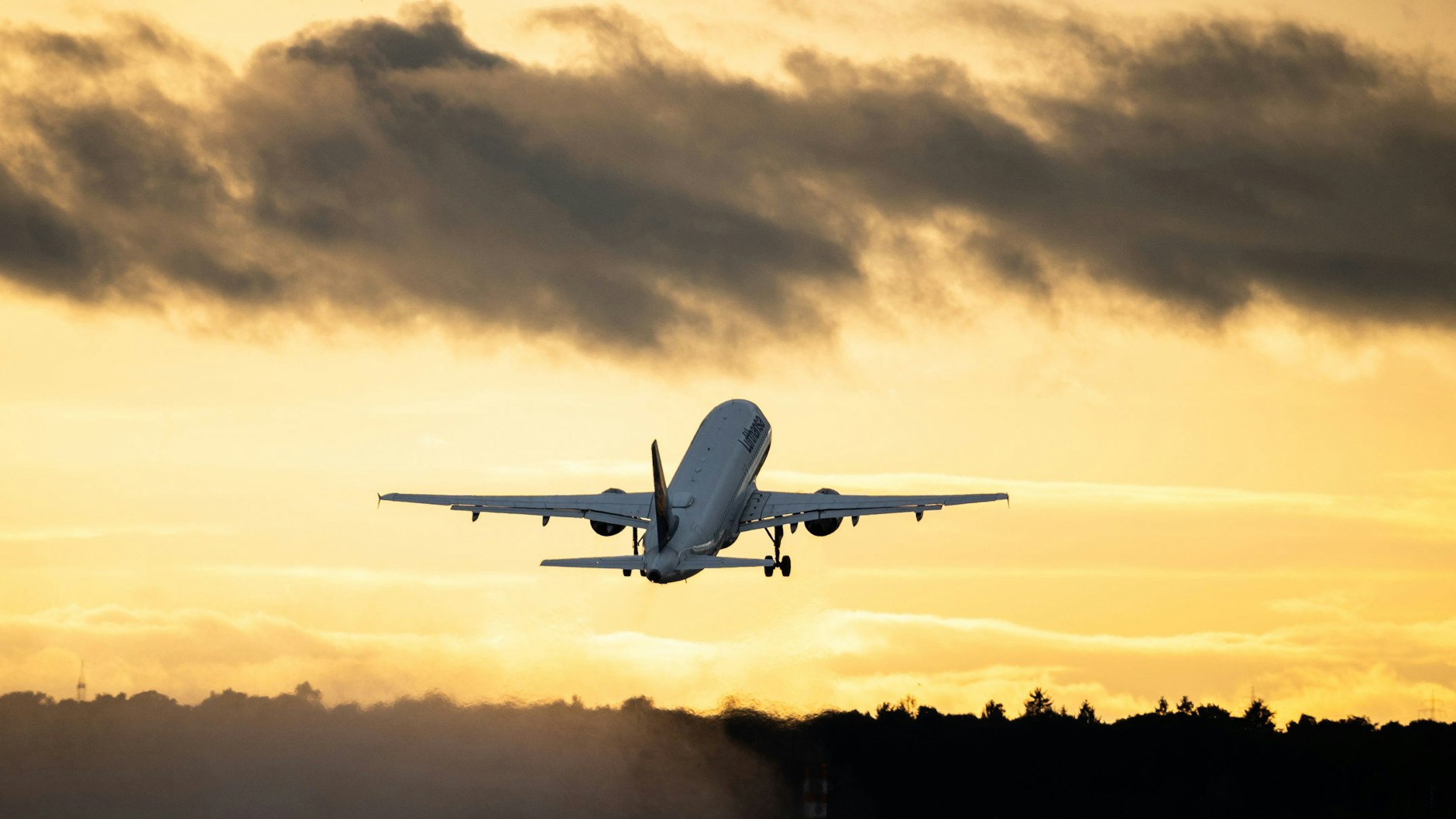 Wer aus dem Ausland nach Deutschland fliegt, muss bis zum 12. Mai einen negativen Corona-Test vorweisen.