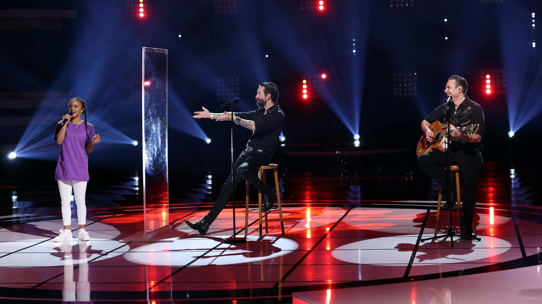 Die Jungs von „BossHoss“ mussten am Ende mit der Krankenschwester ein Duett singen - nur singen konnte die Kandidatin, die die Show „I Can See Your Voice“ gewann, leider nicht.