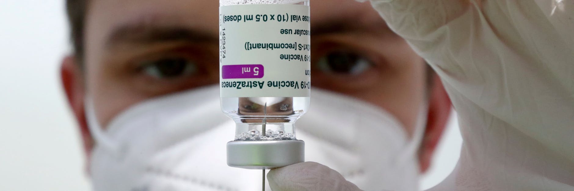 Eigentlich sollten die Corona-Impfungen mit dem Präparat von Astrazeneca endlich Fahrt aufnehmen - nun werden sie für Menschen unter 60 Jahren grundsätzlich ausgesetzt. 