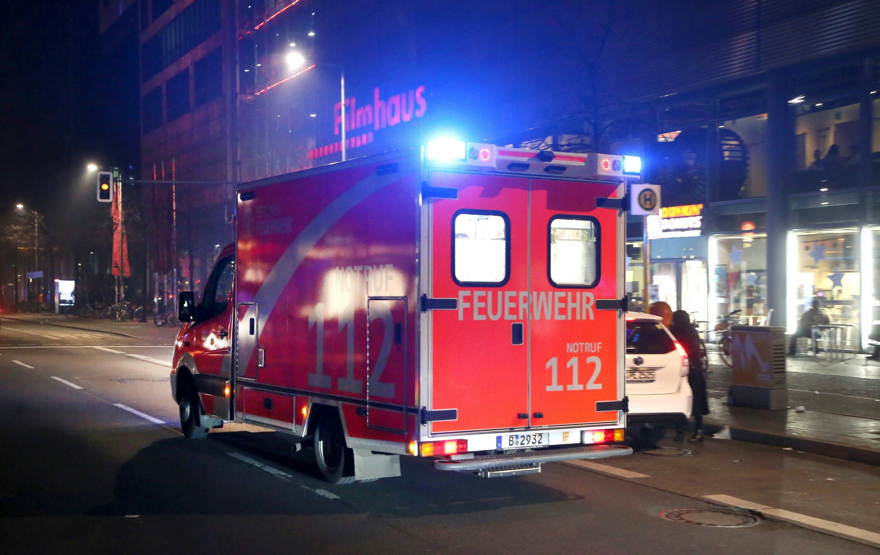 Unfall Mit Motorroller Radfahrer In Schoneberg Lebensgefahrlich Verletzt