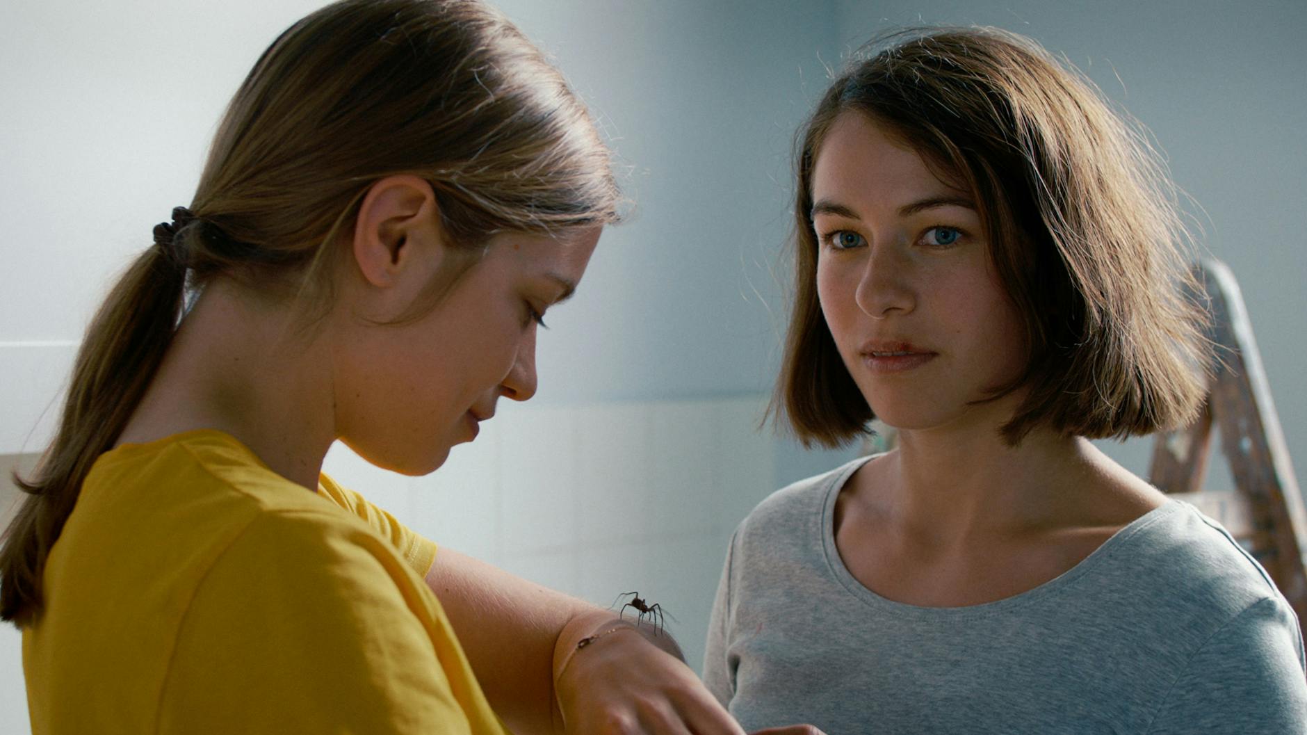 Lisa (Liliane Amuat) und die Spinne von Mara (Henriette Confurius) übernommen.<br>