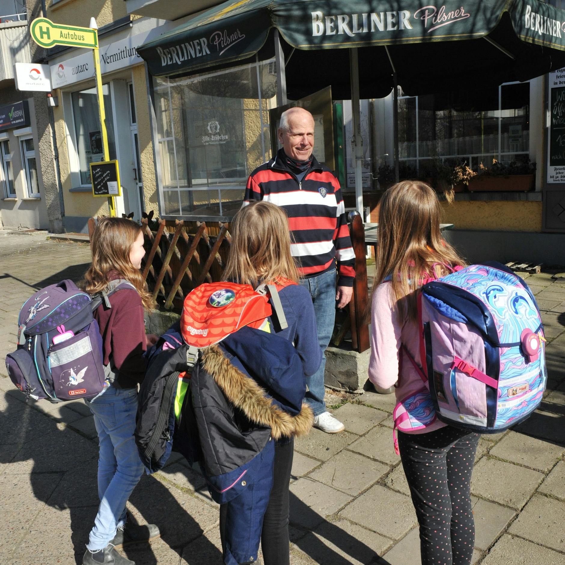 Die Trarbacher Klause ist im Viertel so etwas wie das zweite Wohnzimmer. Kinder bekommen Süßes, Papa und Mama Bier und Bouletten. <br>