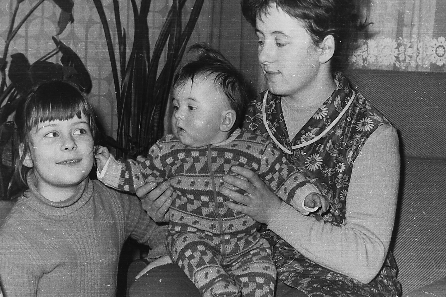 Sabine Rennefanz mit ihrer Mutter und ihrer kleinen Schwester.<br>