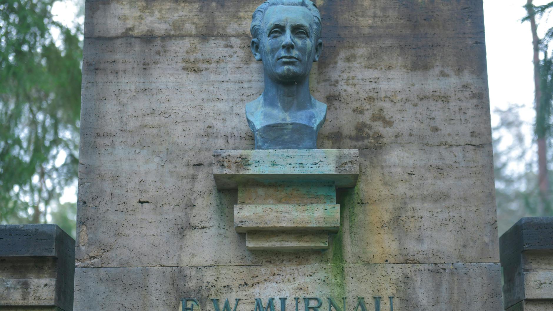 Das Grab Friedrich Wilhelm Murnaus in Stahnsdorf.