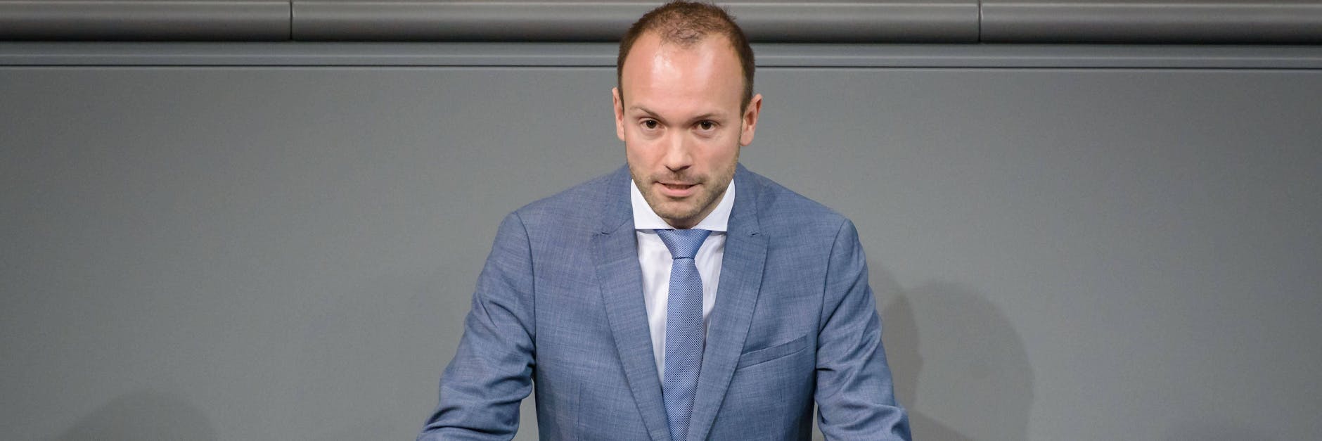 Der CDU-Abgeordnete Nikolas Löbel soll laut Spiegel für die Vermittlung von Schutzmasken Provision verlangt haben.