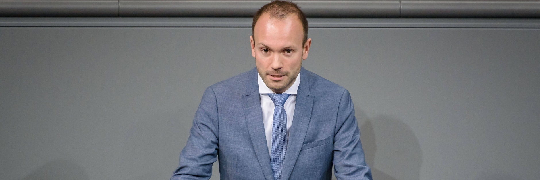 Der CDU-Abgeordnete Nikolas Löbel soll laut Spiegel für die Vermittlung von Schutzmasken Provision verlangt haben.