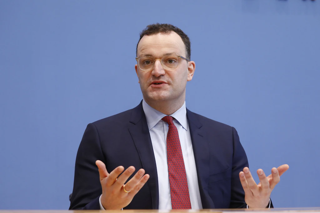 Spahn verteidigt Teststrategie: „Schnelltests sind mehr als genug verfügbar“