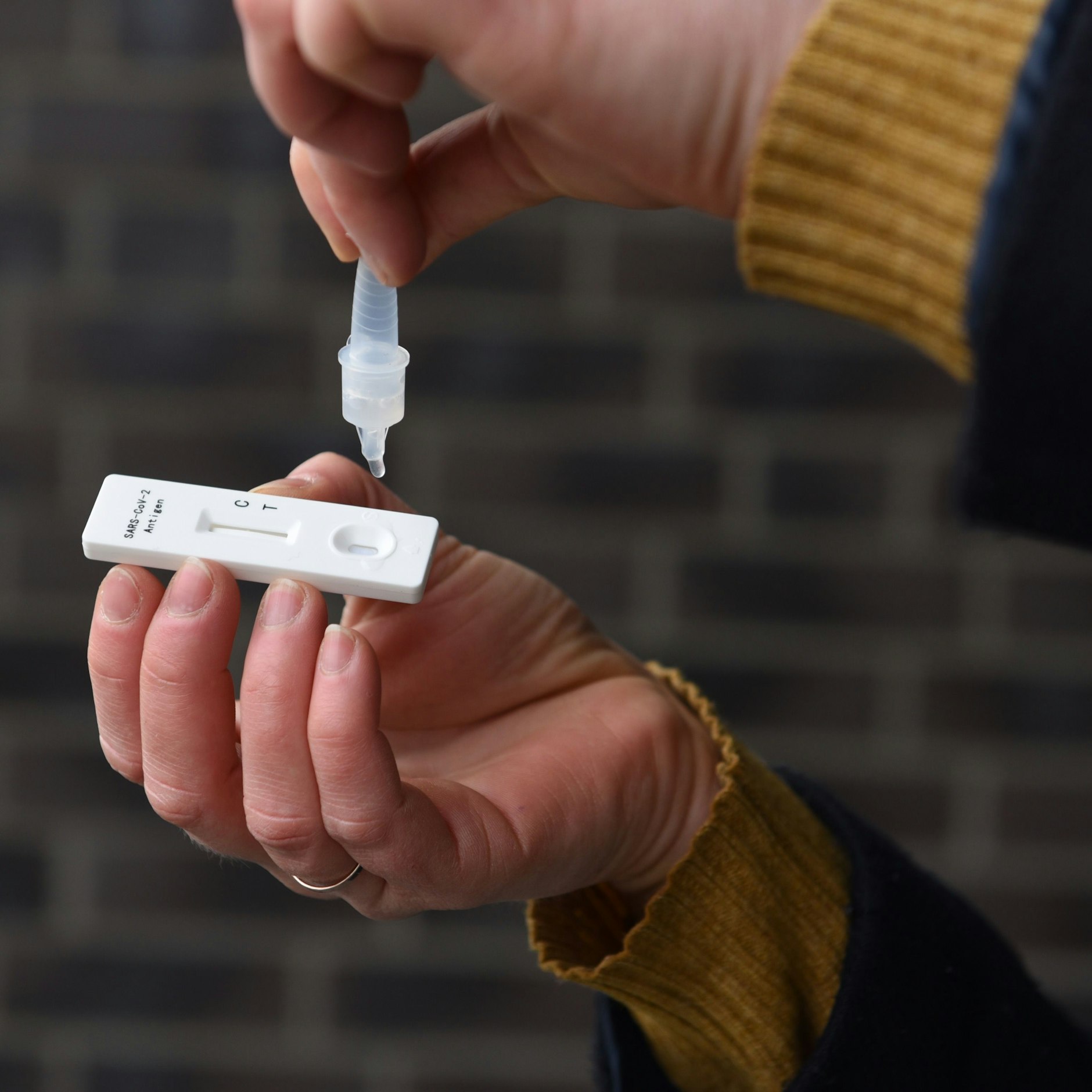 Tröpfchen auf die Kassette, dann heißt es 15 Minuten warten.&nbsp;