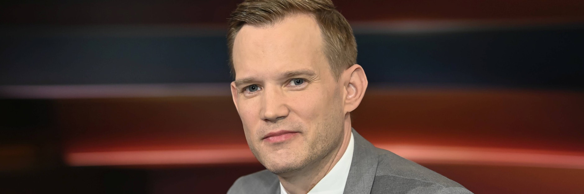 Prof. Hendrik Streeck saß auch schon bei „Markus Lanz“, nun auf dem „Riverboat“.