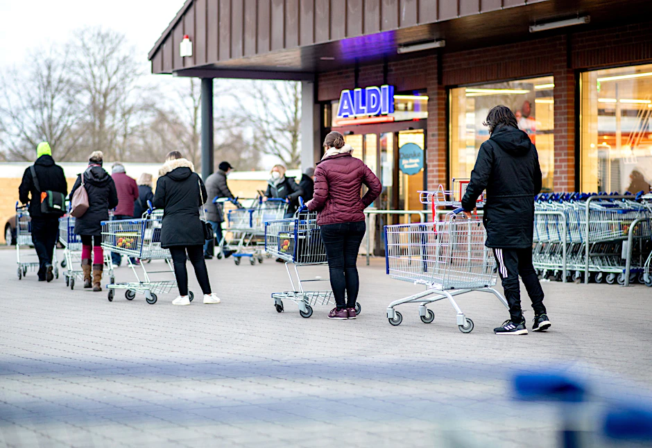 In Berlin wie auch in Hannover und anderen Städten bildeten sich am Morgen Schlangen vor Aldi-Märkten.&nbsp;