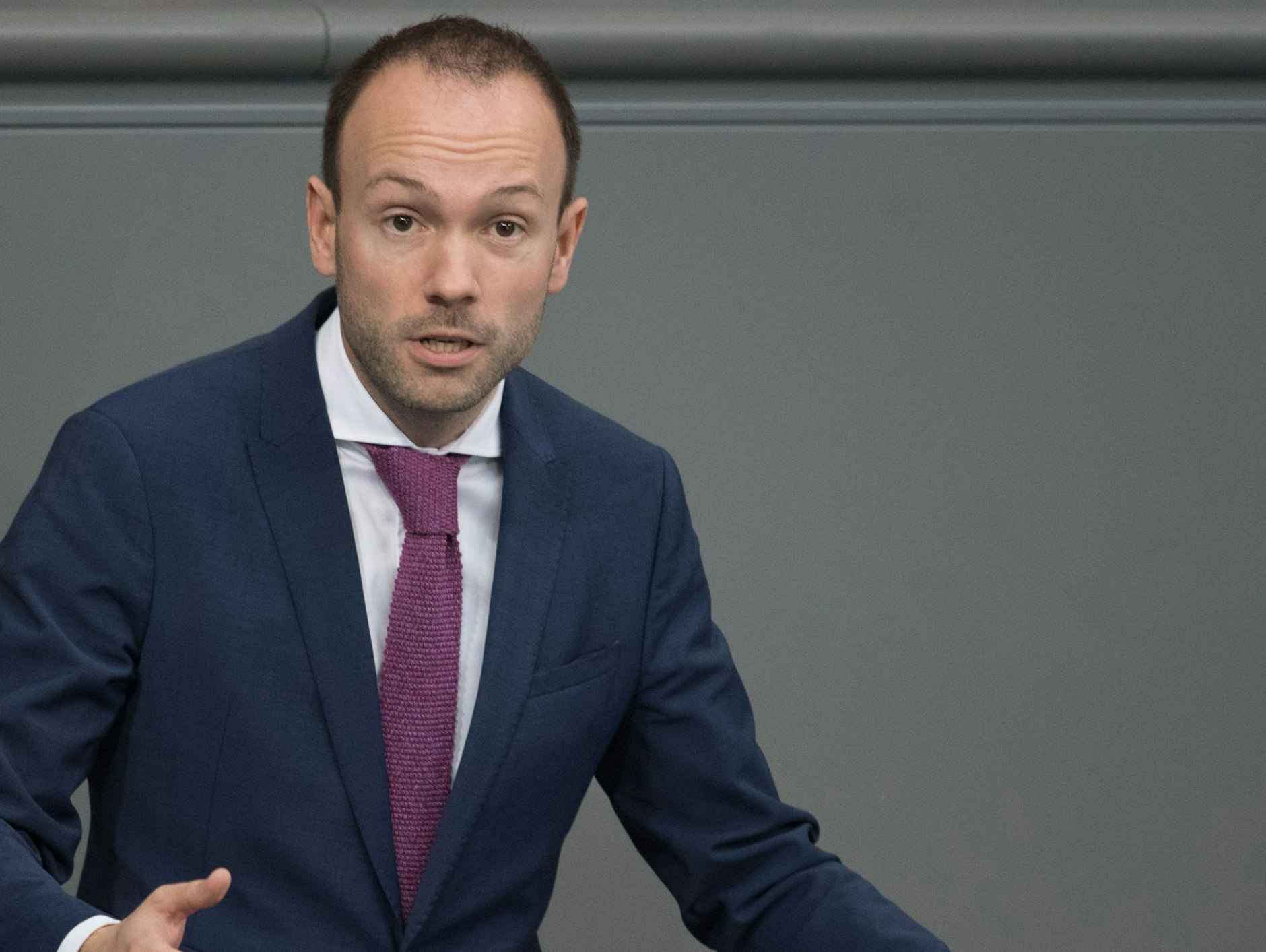 Der CDU-Bundestagsabgeordnete Nikolas Löbel steht wegen Geschäften mit Corona-Masken in der Kritik.&nbsp;