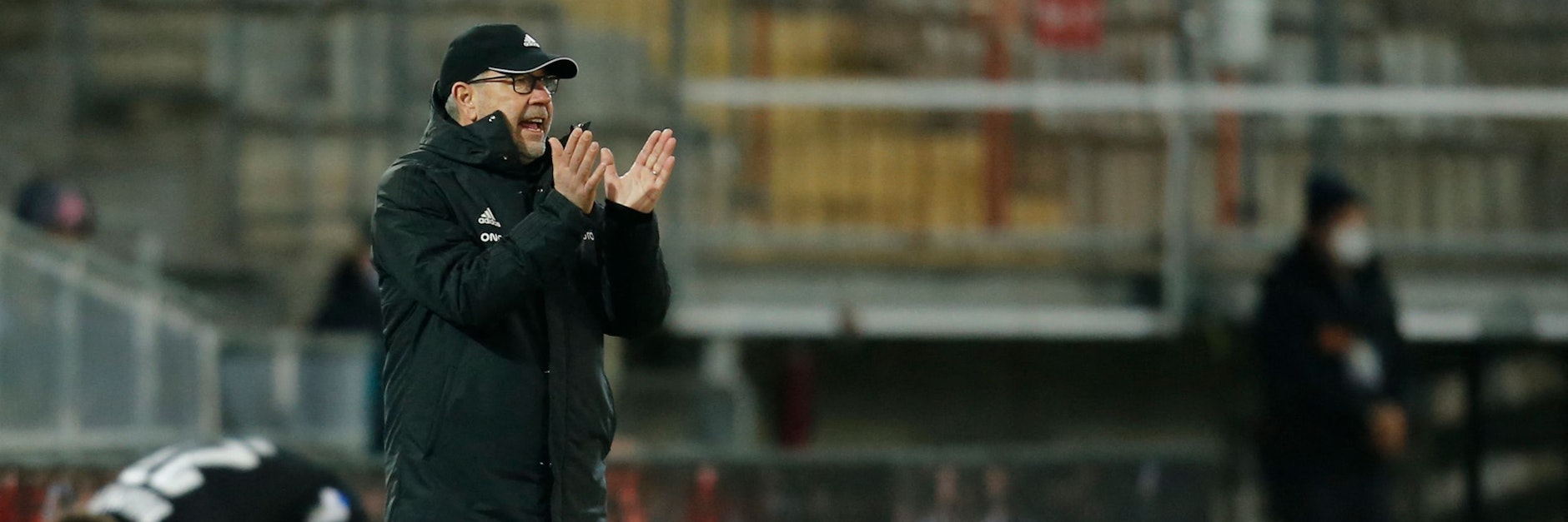 Urs Fischer versucht seine Truppe in Bielefeld anzutreiben.&nbsp;