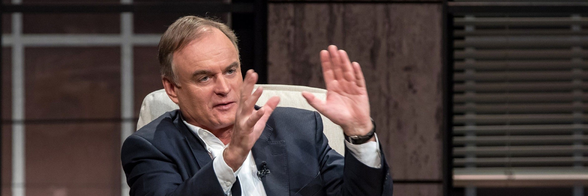 Georg Kofler als Investor in der TV-Show „Die Höhle des Löwen“.