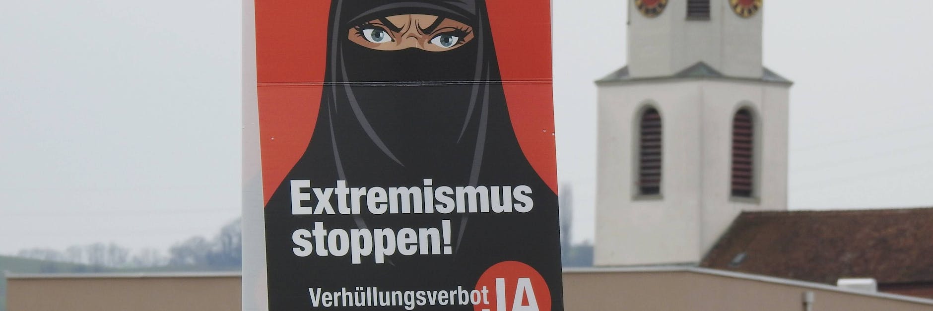Mit solchen Plakaten warb ein Verein offenbar erfolgreich für ein Verhüllungsverbot in der Schweiz.