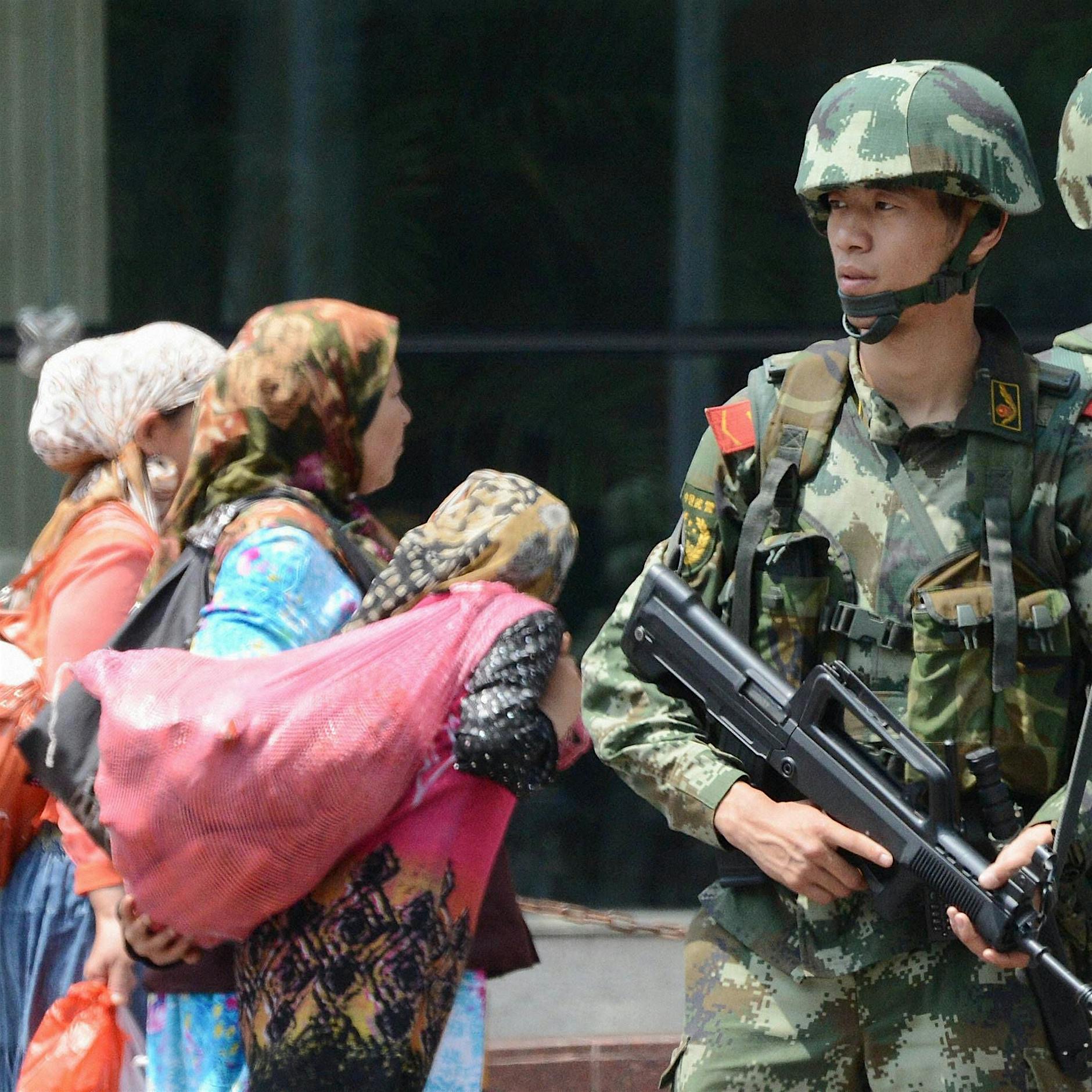 Gefängnis, Zwangsarbeit und Unterdrückung in Xinjang