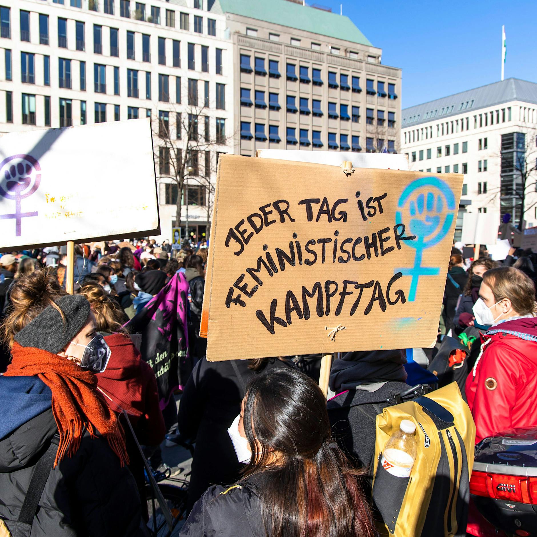 Frauentag in Berlin: Hunderte demonstrieren für Gleichberechtigung