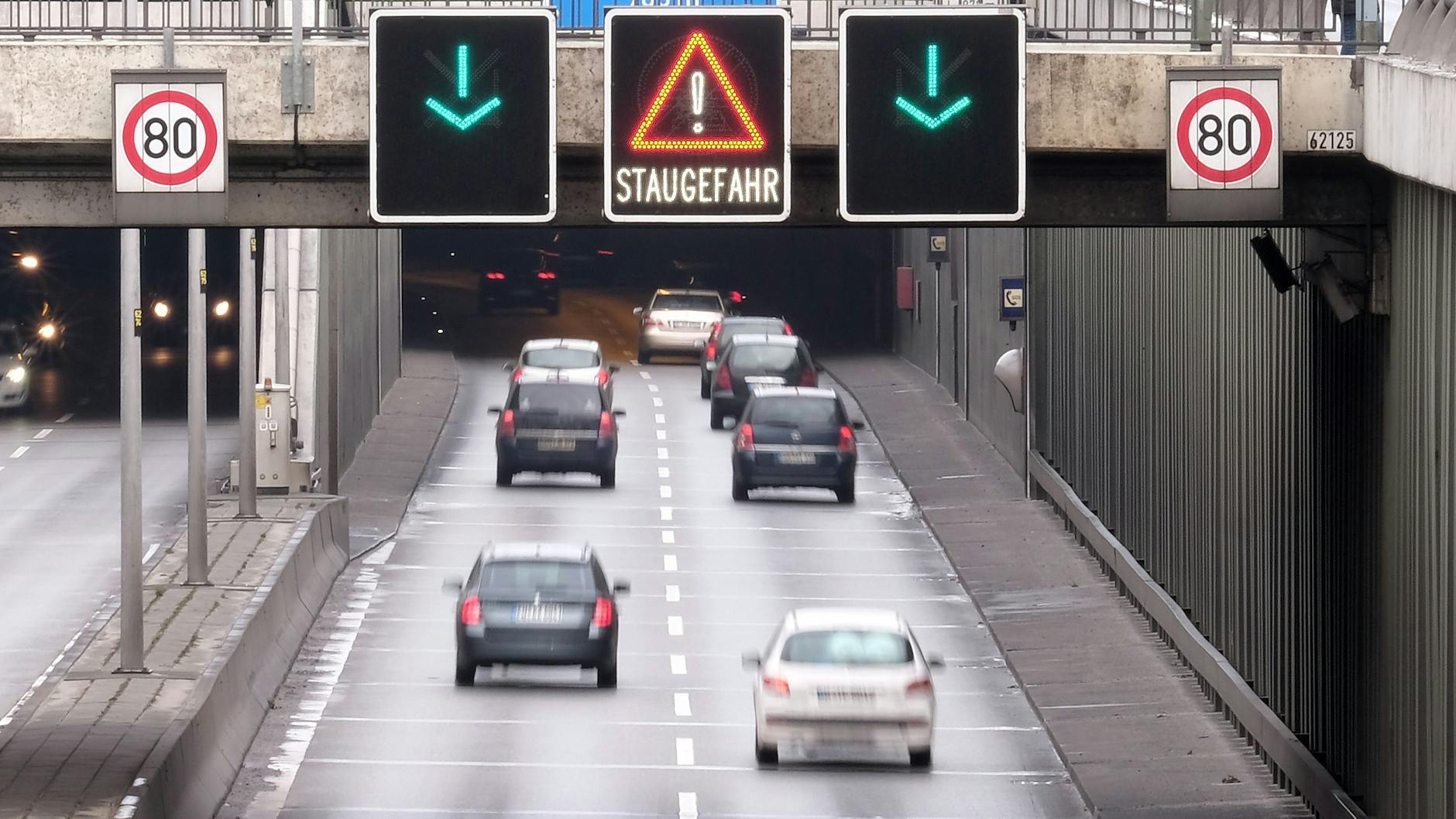 Der Autobahntunnel unter dem früheren Flughafen Tegel wurde im vergangenen Jahr 79 Mal gesperrt – 21 Mal wegen Unfällen, 34 Mal wegen hohen Verkehrsaufkommens.