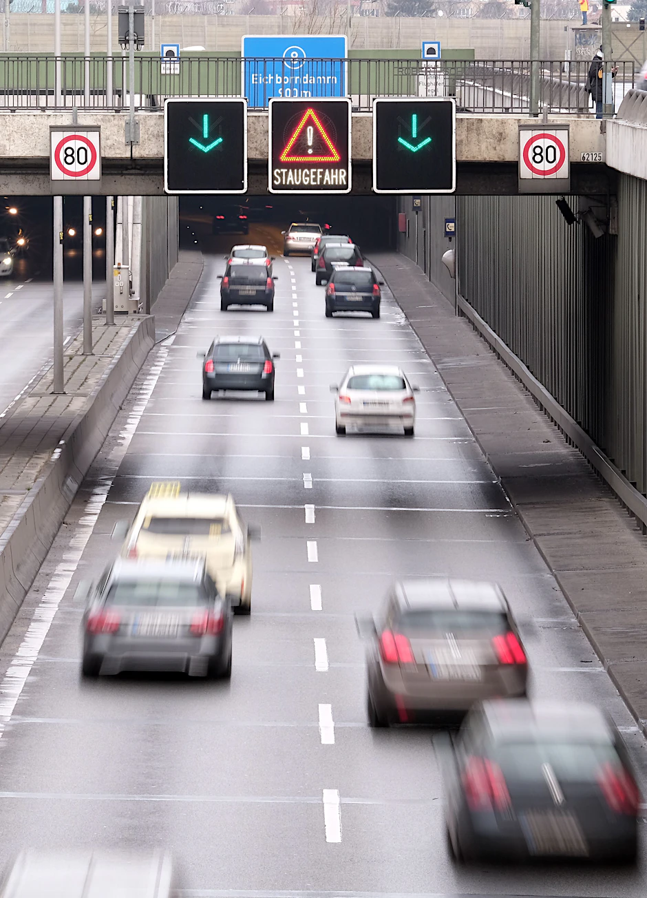 Der Autobahntunnel unter dem früheren Flughafen Tegel wurde im vergangenen Jahr 79 Mal gesperrt – 21 Mal wegen Unfällen, 34 Mal wegen hohen Verkehrsaufkommens.