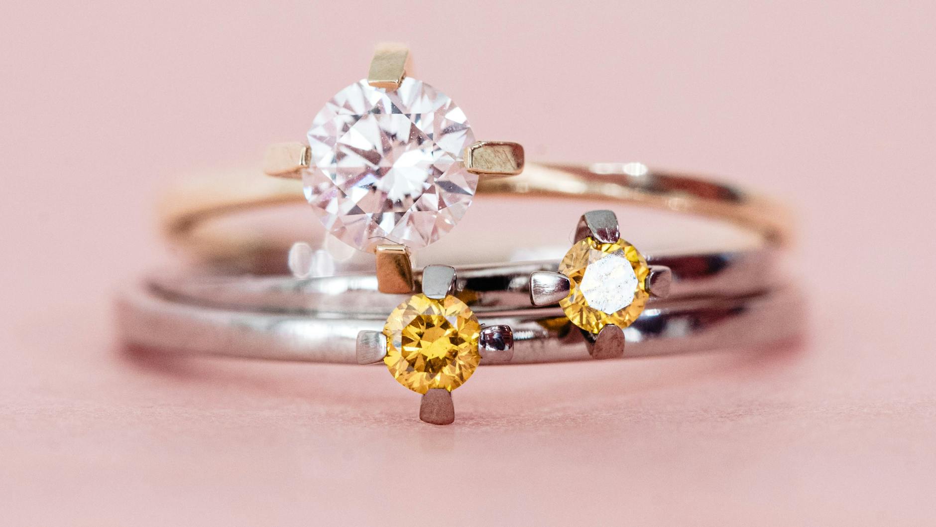 Science is a girl's best friend: unblutige Labordiamanten von Maren Jewellery.