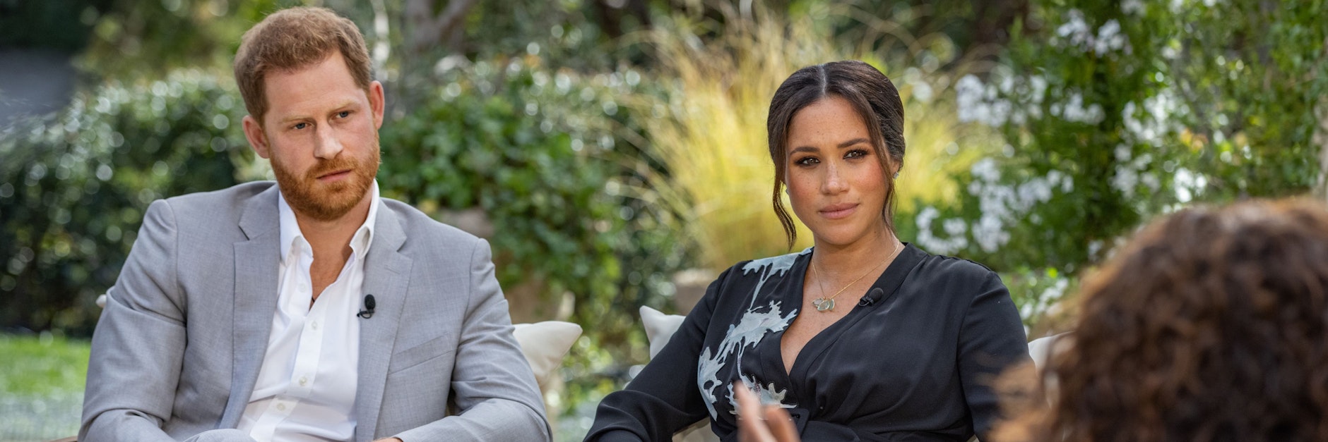 Die US-Starmoderatorin Oprah Winfrey spricht während eines Interviews mit dem britischen Prinz Harry und seiner Ehefrau Herzogin Meghan.