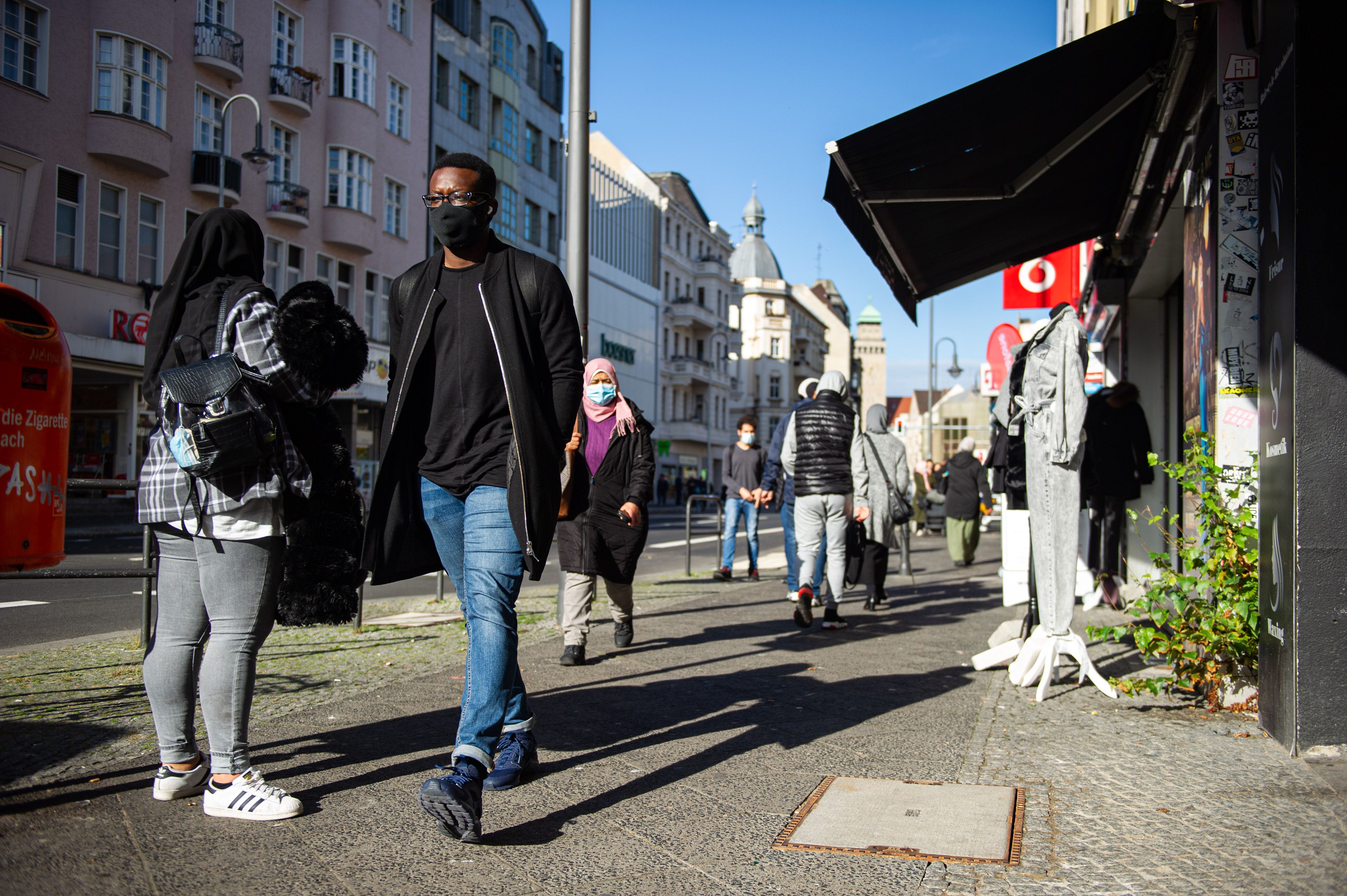 „Die sind schuld!“ – Diskussion um Migration und Corona