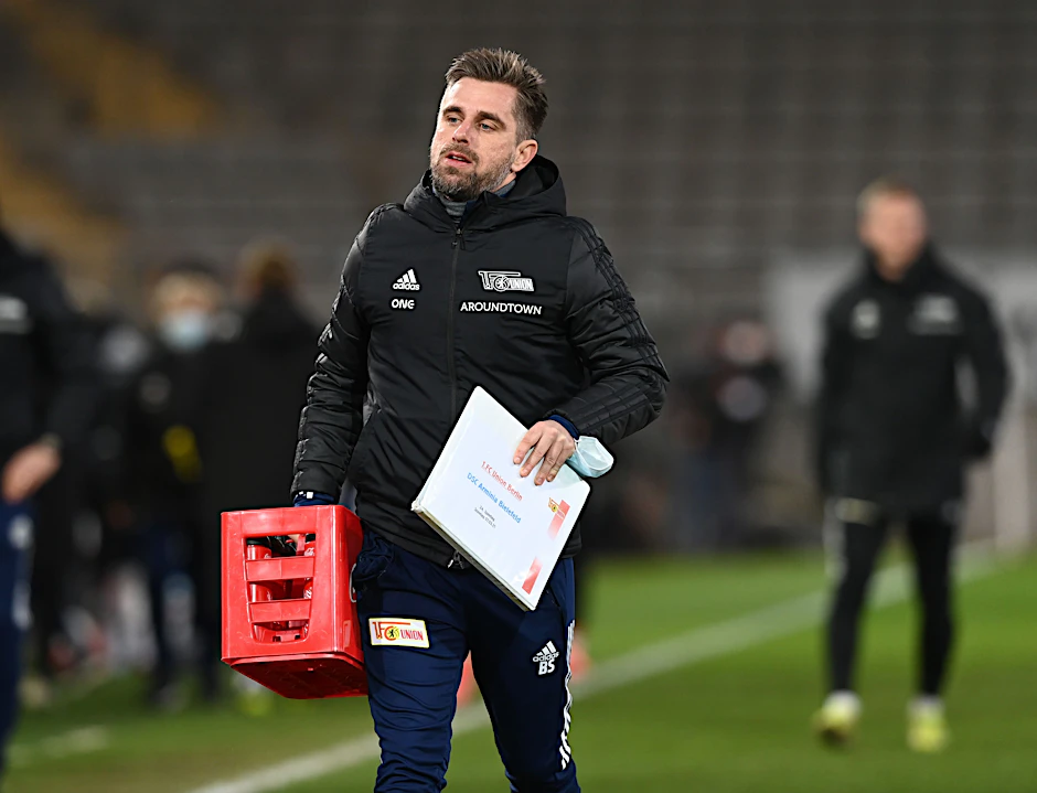 Einmal tief durchatmen! Unions Co-Trainer Sebastian Bönig als Sinnbild der letzten Union-Kicks. Alles nicht richtig schlecht, aber alles nicht mehr so gut.&nbsp;