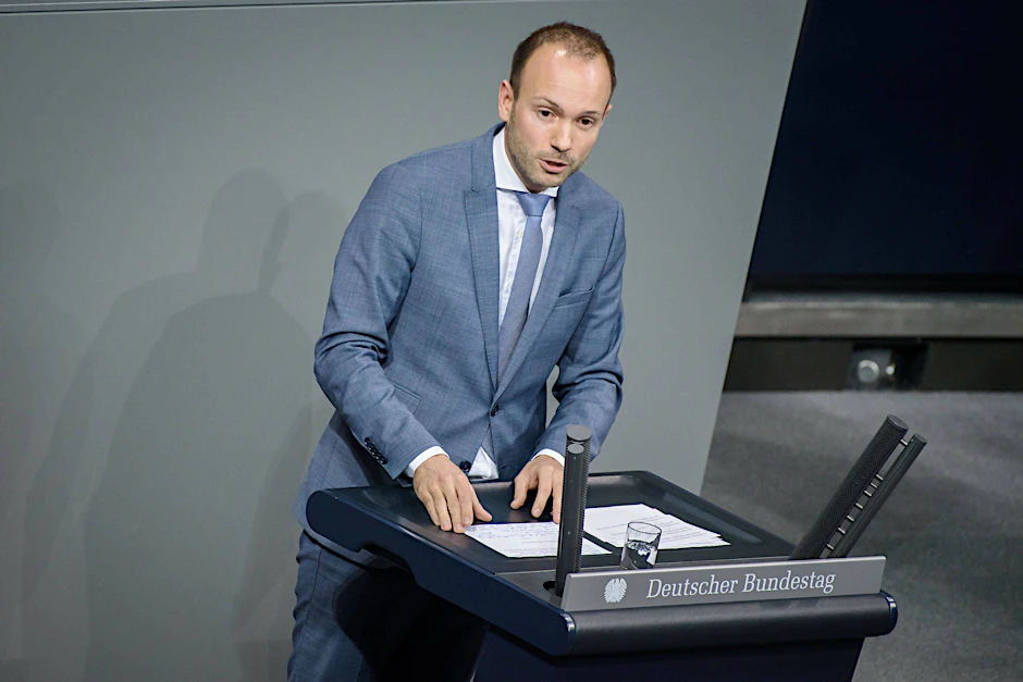 Nikolas Löbel am Rednerpult im Bundestag. Dieses Bild wird es so nicht mehr geben.&nbsp;