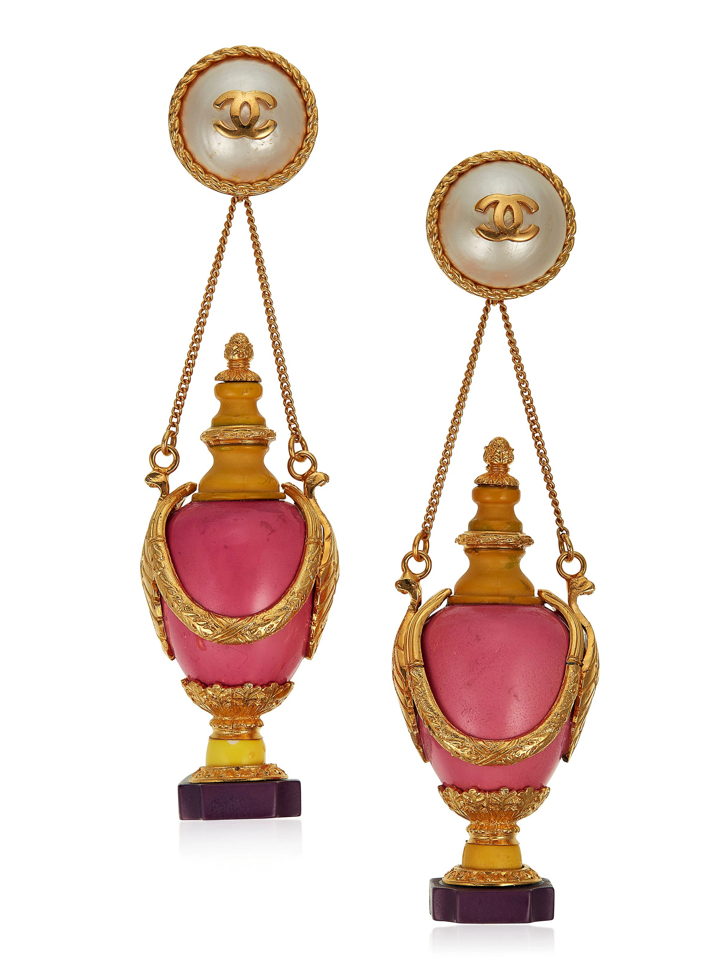 Schnäppchen: Ebenfalls bei der „John & Susan Gutfreund Collection“-Auktion vom 29. Januar erzielten diese zwölf Zentimeter langen Chanel-Ohrclips 6.875 US-Dollar.&nbsp;<br>