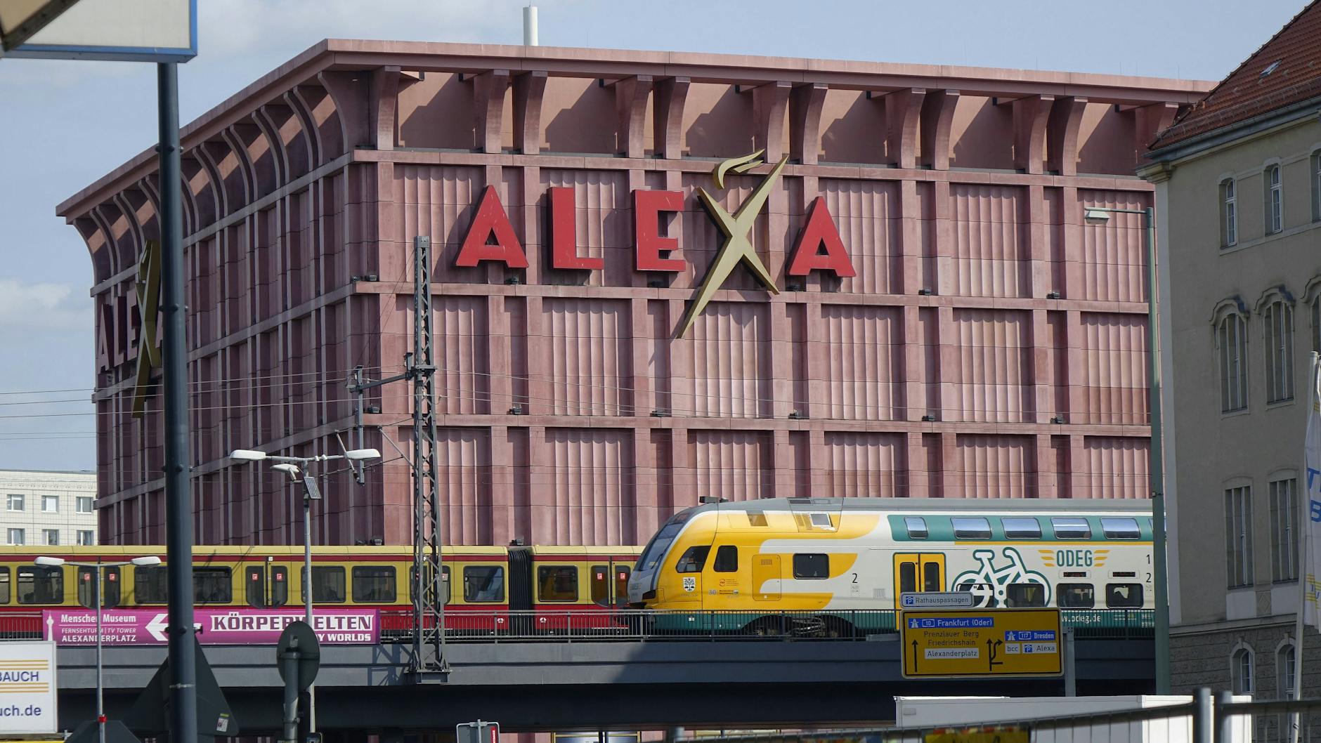 Ein architektonisches Hassobjekt vieler Berliner: das Einkaufszentrum Alexa in der Nähe des Alexanderplatzes.