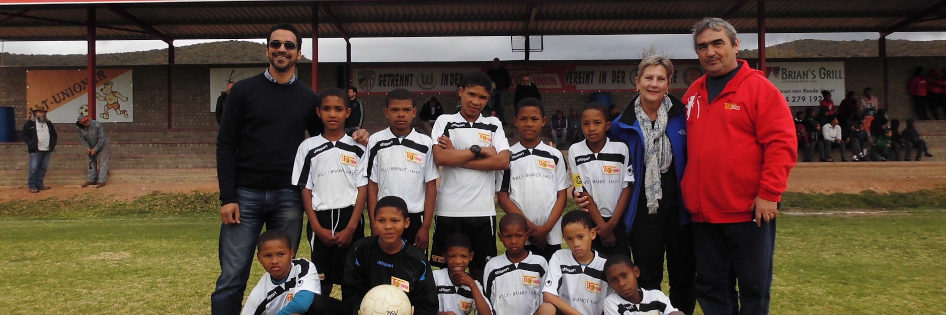 Dario Urbanski (r.) organisiert in Südafrika sogar Turniere für Kids.