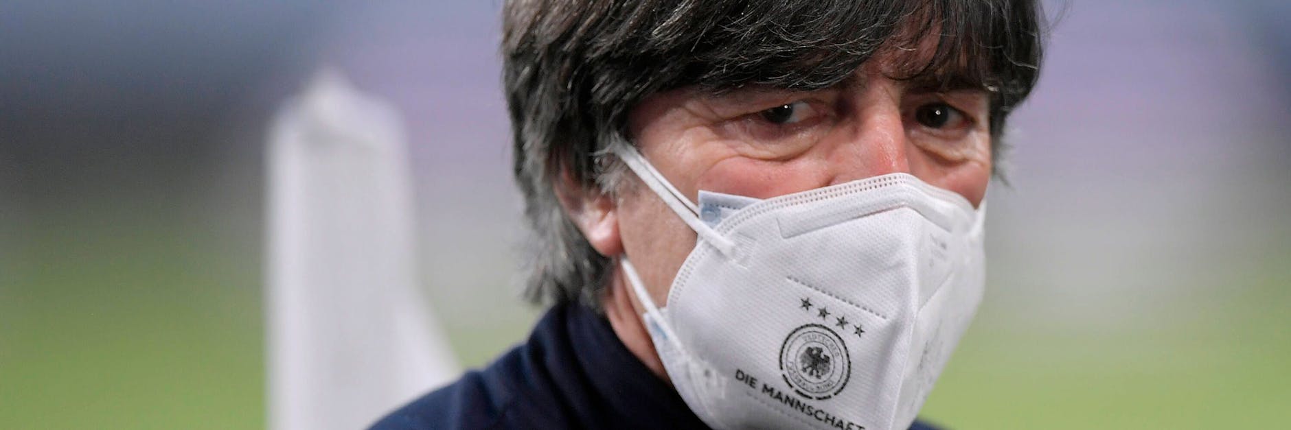 Bundestrainer Joachim Löw während des Qualifikationsspiels gegen Nordmazedonien in Duisburg.