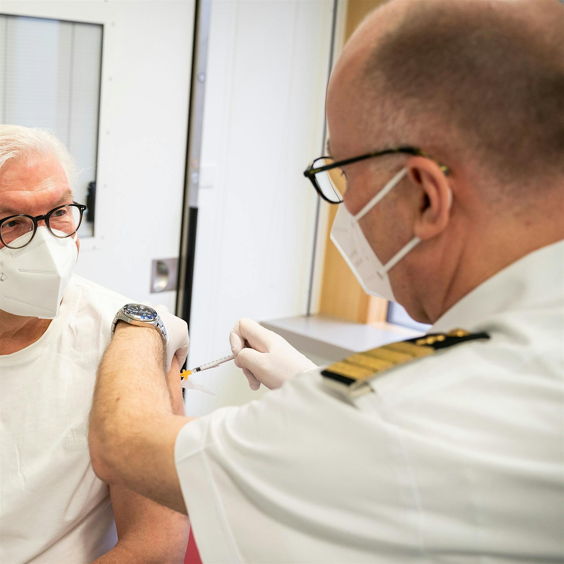 Corona: Bundespräsident Steinmeier mit Astrazeneca geimpft