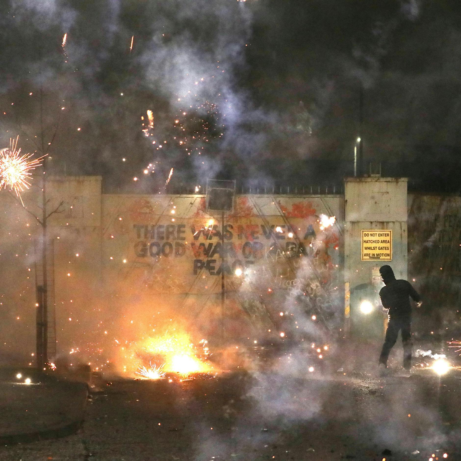 Steine und Molotow-Cocktails flogen: Krawalle erschüttern Belfast